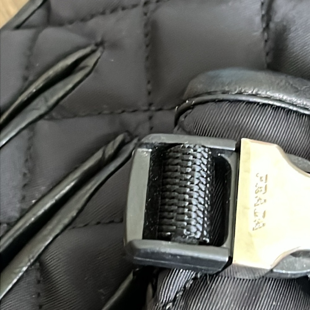 Prada Quilted Engraved Silver Logo Buckle Cashmere Lined 7.5 Gloves - Picture 7 of 12